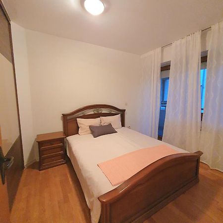 3 Bedroom Home With Parking Garage In The Heart Of Skopje Exterior photo