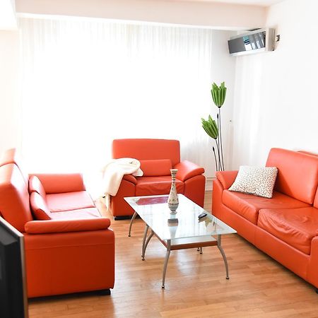 3 Bedroom Home With Parking Garage In The Heart Of Skopje Exterior photo