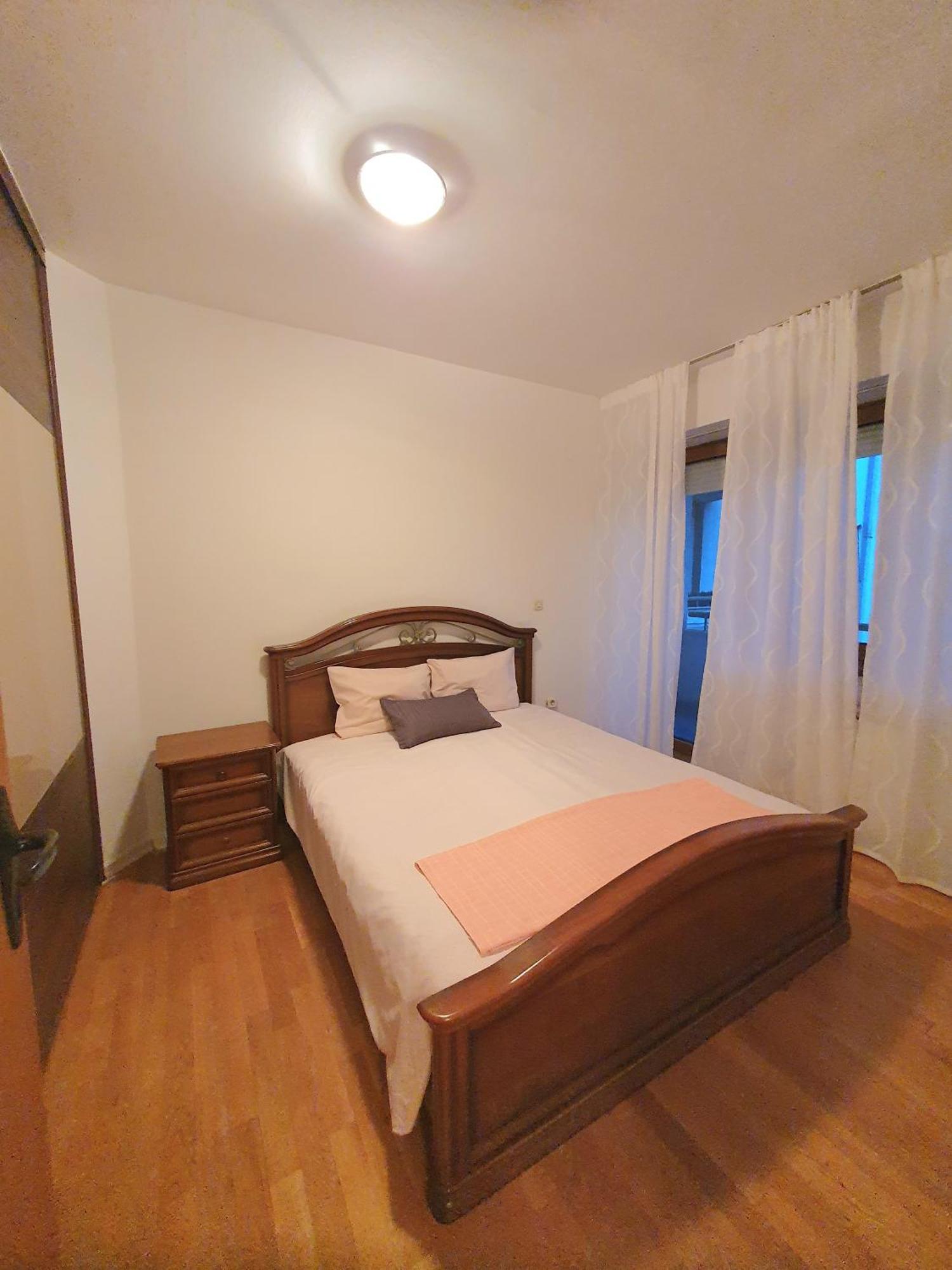3 Bedroom Home With Parking Garage In The Heart Of Skopje Exterior photo