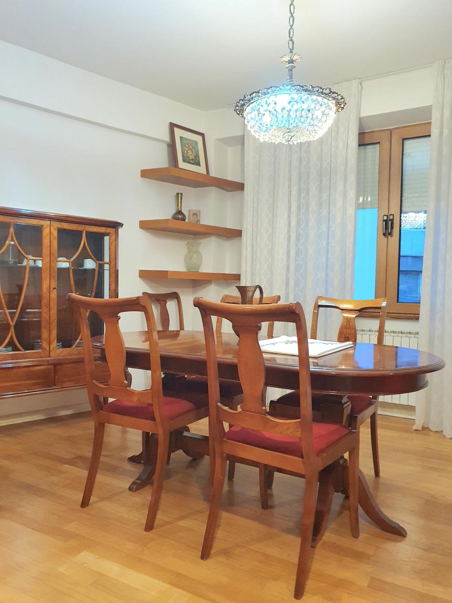 3 Bedroom Home With Parking Garage In The Heart Of Skopje Exterior photo