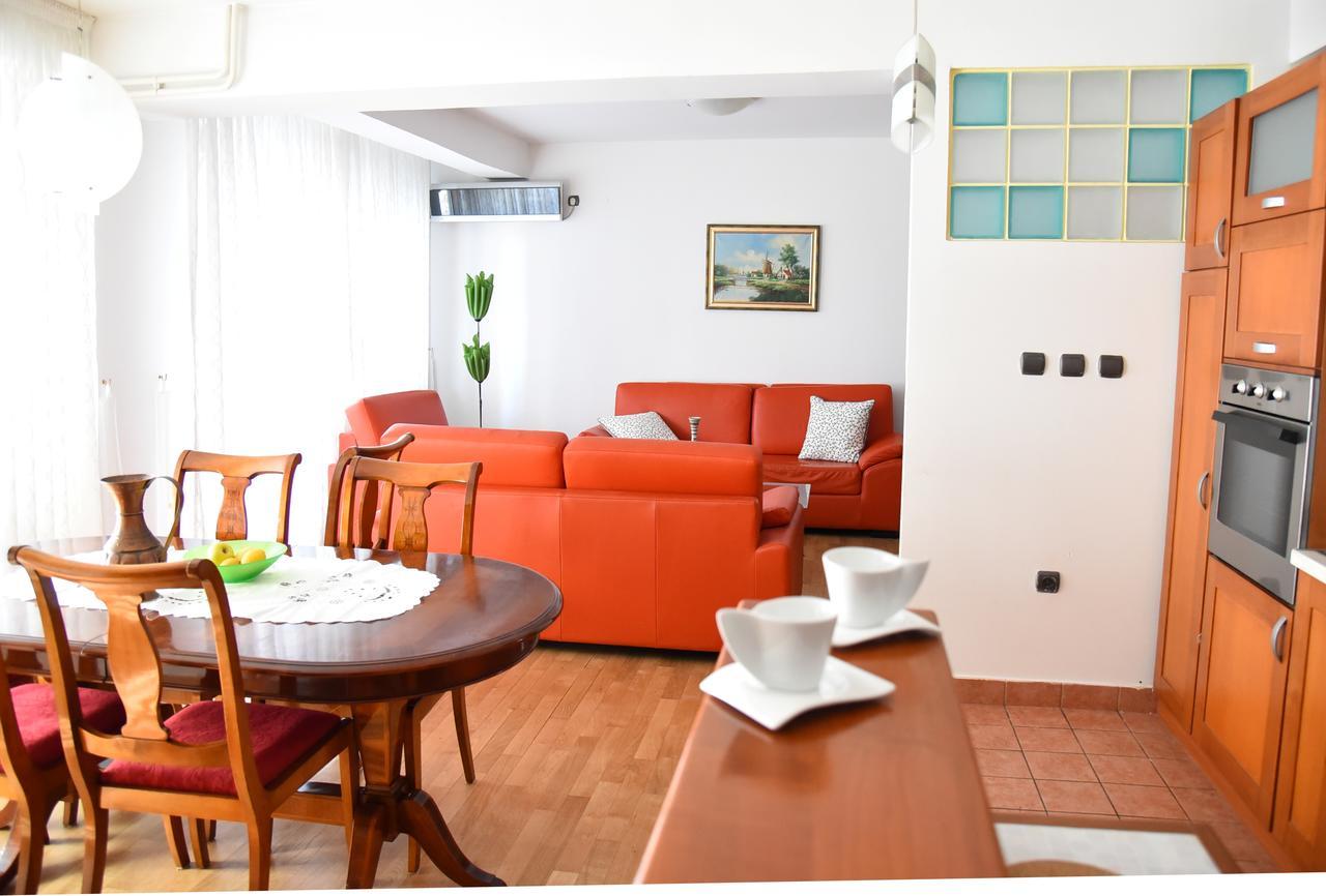 3 Bedroom Home With Parking Garage In The Heart Of Skopje Exterior photo