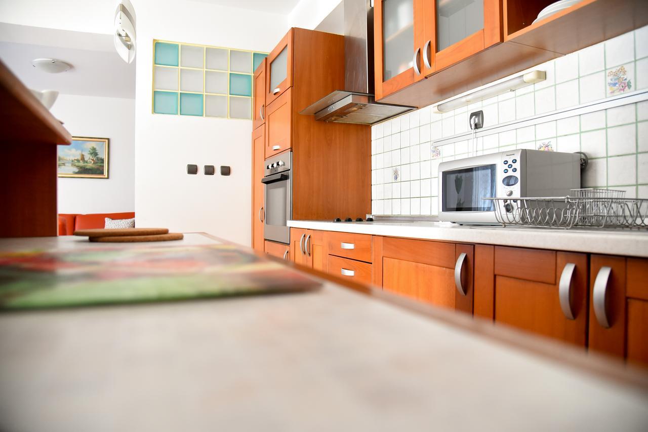 3 Bedroom Home With Parking Garage In The Heart Of Skopje Exterior photo