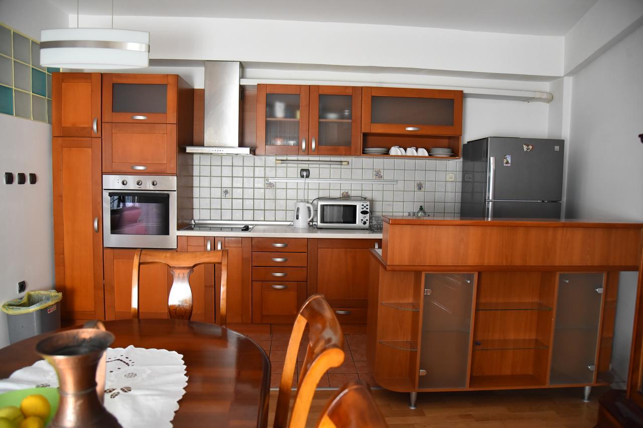 3 Bedroom Home With Parking Garage In The Heart Of Skopje Exterior photo