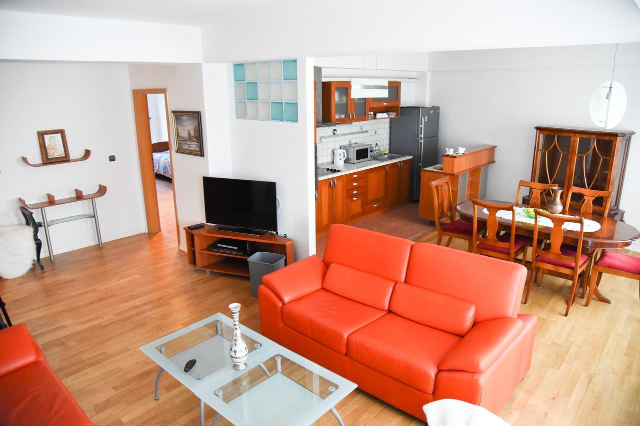 3 Bedroom Home With Parking Garage In The Heart Of Skopje Exterior photo